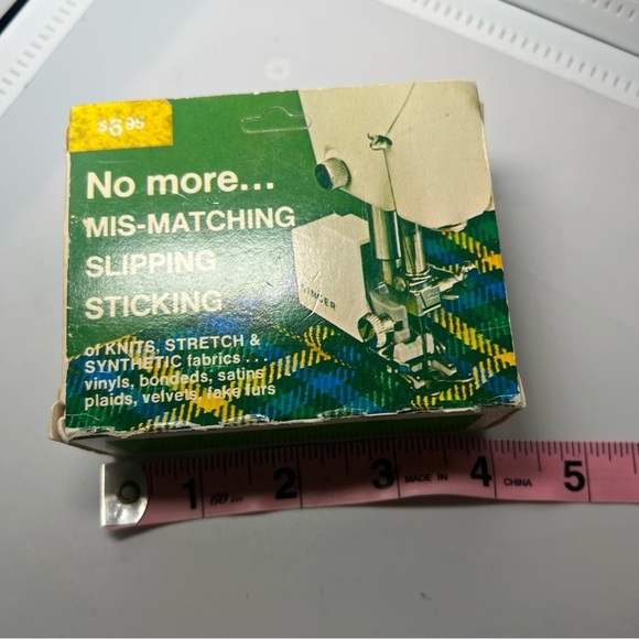 Vintage Singer Smooth & Even Feed Sewing Machine Foot For Vertical & Zig-Zag C-4 - Picture 2 of 7